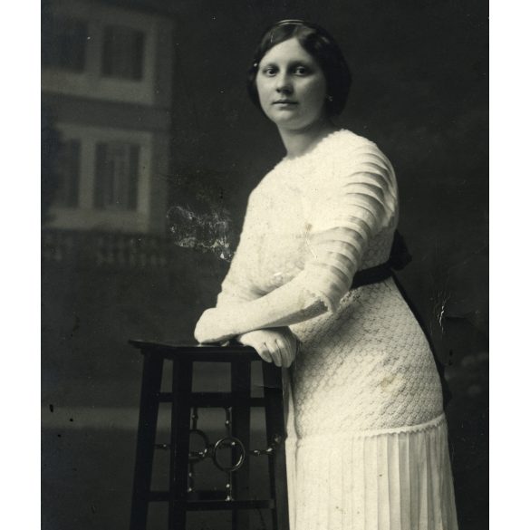 Dunky Elek műterem, Kolozsvár (Erdély), elegáns nő kesztyűben, monarchia, 1918, 1910-es évek, Eredeti fotó, hátulján feliratozott, jelzett papírkép.  