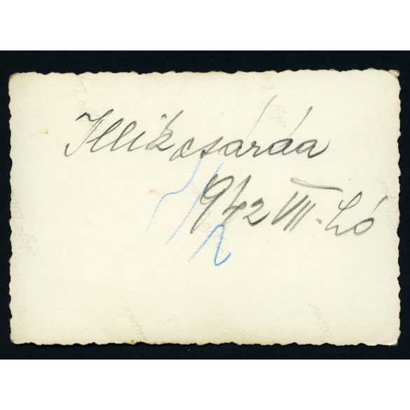 Elegáns társaság az Illik Halászcsárda bejáratánál, Budapest, Népsziget, Illik Viktor, étterem, vendéglátás, Horthy-korszak, 1942, 1940-es évek, Eredeti fotó, hátulján feliratozott papírkép.  