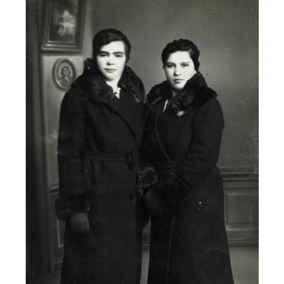 Foto Angelo (Funk Pál?), elegáns nők portréja, Brassó (Brasov), Erdély, testvér, Románia, Horthy-korszak 1930-as évek, Eredeti fotó, hátulján pecséttel jelzett papírkép.  