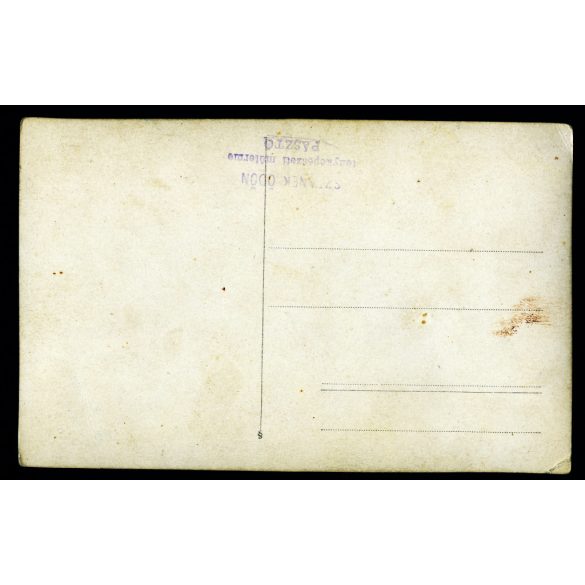 Sztanek Ödön műtereme (Sztanek Ede fotóművész édesapja), Pásztó, fiúk sapkában, Nógrád megye, Horthy-korszak 1910-es évek vége, Eredeti fotó, hátulján pecséttel jelzett, törött üvegnegatívról nagyított papírkép, ritka műterem. 