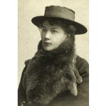 Fanto és Steiner műterem, Gyöngyös, elegáns nő különös szőrmegallérral, kalap, fátyol, monarchia, 1900-as évek, Eredeti CDV, vizitkártya fotó.  