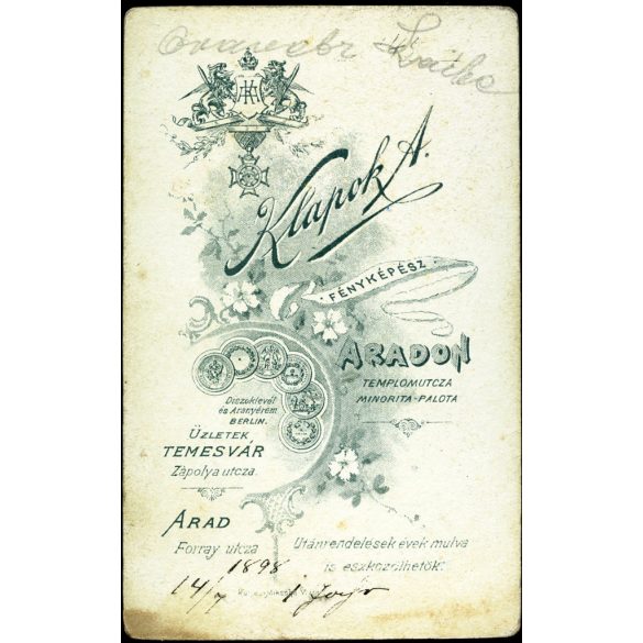 Klapok Alajos műterme, Arad (Erdély), elegáns gyerek egy különös széken. monarchia, 1898, 1890-es évek, Eredeti CDV, hátulján feliratozott vizitkártya fotó.  