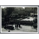 A magyar Honvédség bevonulása, Kassa (Felvidék), kirakatok, üzletek, reklámok, magyar katonatisztek, egyházi vezetők, autó, jármű, közlekedés, Horthy-korszak, 1938, 1930-as évek, Eredeti fotó, papírkép.   