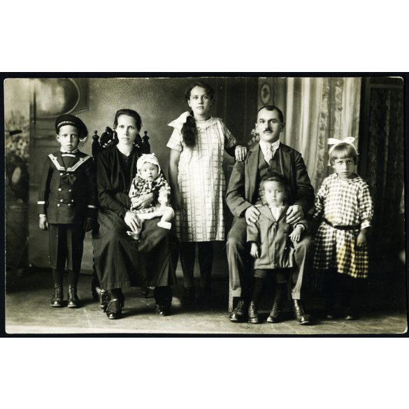 Davidescu műterem, Slatina (Románia),elegáns szülők gyerekekkel,  Horthy-korszak, 1930-as évek, Eredeti fotó, pecséttel jelzett papírkép.  
