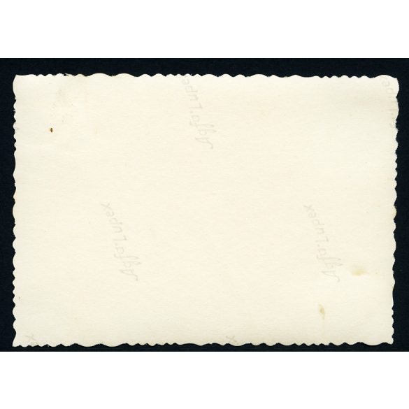 A magyar Honvédség bevonulása, Kassa (Felvidék), kirakatok, üzletek, reklámok, katona, egyenruha, Müller Bútorgyár kirakata, 2. világháború, Horthy-korszak, 1938, 1930-as évek, Eredeti fotó, papírkép.   méret megközelítőleg (centiméterben): 6 x 8.5 H