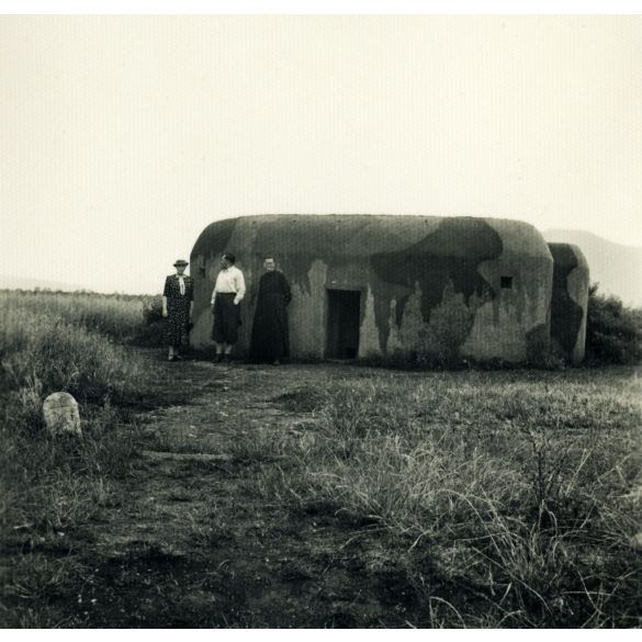 Katonai bunker a megszűnt csehszlovák-magyar határon, Felvidék, 2. világháború, Horthy-korszak, 1930-as évek, Eredeti fotó, papírkép.   