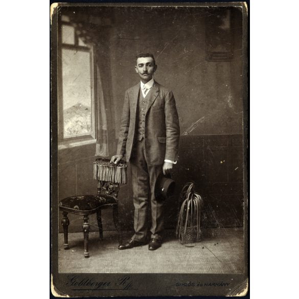 Goldberger Rezső műterme, Siklós és Harkány, elegáns bajuszos férfi, Böhönyei Lajos portréja, helytörténet, monarchia, 1890-es évek, Eredeti, hátulján feliratozott kabinetfotó. 