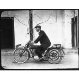 Férfi angol Zenith motorkerékpárral (JAP blokkal), motorbicikli, jármű, közlekedés, Horthy-korszak, 1930-as évek,  Eredeti nagyobb méretű fotó negatív!     