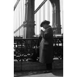 Elegáns úr a régi Erzsébet hídnál, Budapest, Duna, cigaretta, kalap, közlekedés, Horthy-korszak, 1930-as évek,  Eredeti nagyobb méretű fotó negatív!    