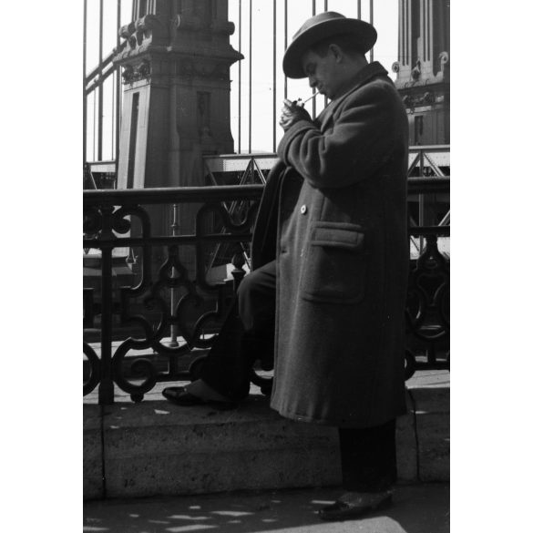 Elegáns úr a régi Erzsébet hídnál, Budapest, Duna, cigaretta, kalap, közlekedés, Horthy-korszak, 1930-as évek,  Eredeti nagyobb méretű fotó negatív!    
