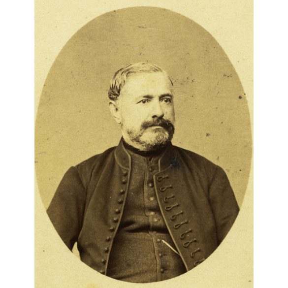 Borsos és Doctor műterem,  Pest (Budapest), elegáns bajuszos-szakállas úr magyaros ruhában, monarchia, 1860-es évek, Eredeti CDV, vizitkártya fotó.  