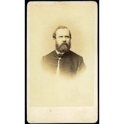   Borsos és Doctor műterem,  Pest (Budapest), elegáns bajuszos-szakállas úr magyaros ruhában,  monarchia, 1860-es évek, Eredeti CDV, vizitkártya fotó.  