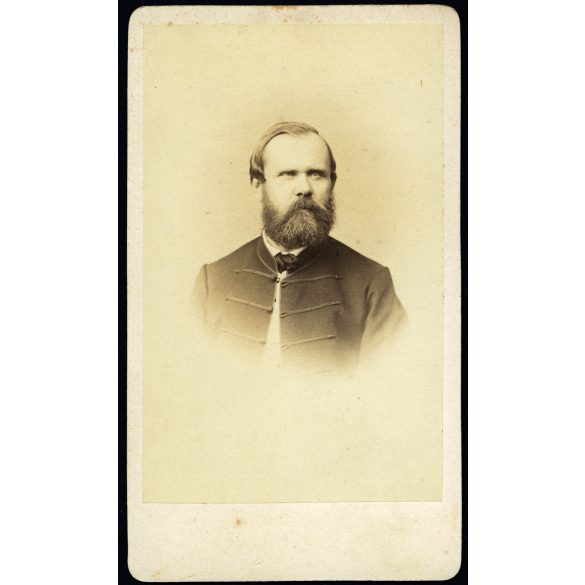 Borsos és Doctor műterem,  Pest (Budapest), elegáns bajuszos-szakállas úr magyaros ruhában,  monarchia, 1860-es évek, Eredeti CDV, vizitkártya fotó.  