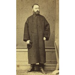   Borsos és Doctor műterem,  Pest (Budapest), elegáns bajuszos-szakállas úr hosszú kabátban,  monarchia, 1860-es évek, Eredeti CDV, vizitkártya fotó.  