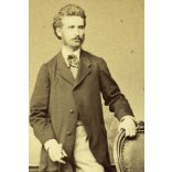 Borsos Jósef műterme,  Pest (Budapest), elegáns bajuszos-szakállas úr sétapálcával,  monarchia, 1860-es évek, Eredeti CDV, vizitkártya fotó. 