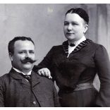 Nagyobb méret, Kossak József műterme, Temesvár (Erdély), elegáns pár ünneplő ruhában, bajusz, óralánc, monarchia, 1890-es évek, Eredeti kabinetfotó, vágott szélekkel. 