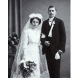 Nagyobb méret, Kohlmann Sándor műterme, Ungvár (Kárpátalja), esküvő, menyasszony, vőlegény, virág, ünnep, monarchia, 1900-as évek, Eredeti kabinetfotó, hátulján ragasztó nyomok. 