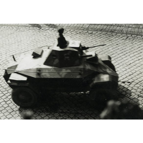 Magyar gyártmányú Csaba páncélautó a főutcán, Kassa (Felvidék), 2. világháború, magyar katonatisztek,  egyenruha, jármű, közlekedés, Horthy-korszak, 1930-as évek, Eredeti fotó, papírkép. 