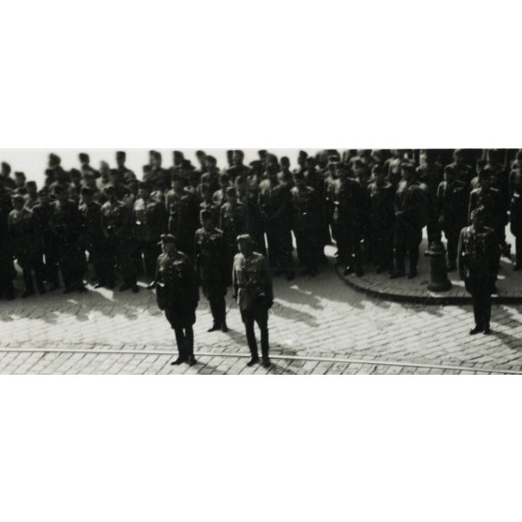 Magyar gyártmányú Csaba páncélautó a főutcán, Kassa (Felvidék), 2. világháború, magyar katonatisztek,  egyenruha, jármű, közlekedés, Horthy-korszak, 1930-as évek, Eredeti fotó, papírkép. 