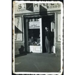  Glózik Istvánné édességboltja, Budapest (?), STÜHMER, István édesség, bolt, üzlet, kirakat, reklám, cukrászda, Horthy-korszak, 1930-as évek, Eredeti fotó, papírkép.   