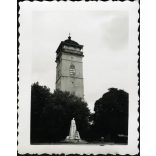 A Városi őrtorony és Andrássy Franciska grófnő mellszobra, Rozsnyó (Felvidék), 2. világháború, Horthy-korszak, 1930-as évek, Eredeti fotó, papírkép.  