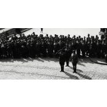 Magyar honvédek kerékpárral, lóháton, Kassa, (Felvidék),, katona, egyenruha, 2. világháború, Horthy-korszak, 1930-as évek, Eredeti fotó, papírkép.   