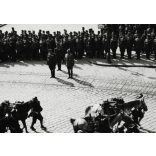 Magyar honvédek lovakkal, fegyverekkel, Kassa, (Felvidék),, katonatisztek, katona, egyenruha, 2. világháború, Horthy-korszak, 1930-as évek, Eredeti fotó, papírkép.  