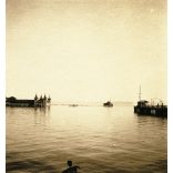 Kikötőben, Balatonfüred, Balaton, fürdőház, hajó, Horthy-korszak, 1930-as évek, Eredeti fotó, papírkép.  