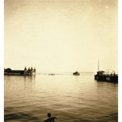   Kikötőben, Balatonfüred, Balaton, fürdőház, hajó, Horthy-korszak, 1930-as évek, Eredeti fotó, papírkép.  