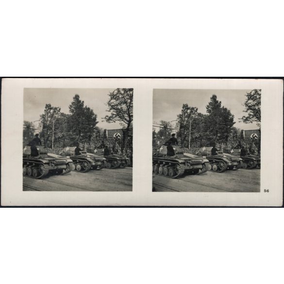 Német győzelmi katonai parádé tankokkal, Varsó, Lengyelország, Adolf Hitler, német katonai vezetők, egyenruha, 2. világháború, Horthy-korszak, 1939, 1930-as évek, Eredeti sztereó fotó, hátulján feliratozott gyűjteményes papírkép.  