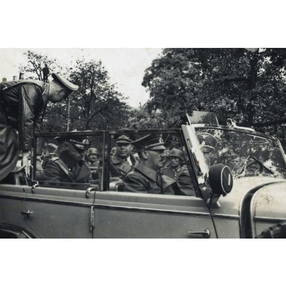 Német győzelmi katonai parádé Mercedes W 31 G4 speciális gépkocsival, Varsó, Lengyelország, Adolf Hitler, német katonai vezetők, egyenruha, 2. világháború, Horthy-korszak, jármű, közlekedés, 1939, 1930-as évek, Eredeti sztereó fotó, hátulján felirato
