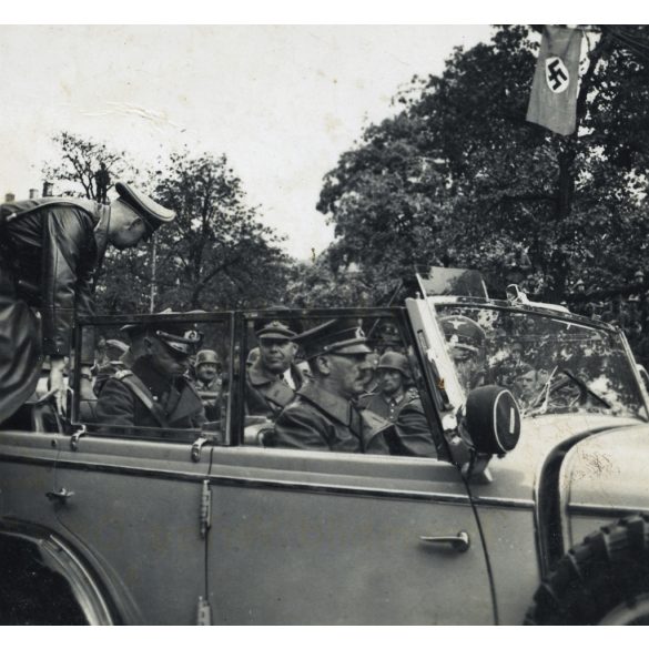 Német győzelmi katonai parádé Mercedes W 31 G4 speciális gépkocsival, Varsó, Lengyelország, Adolf Hitler, német katonai vezetők, egyenruha, 2. világháború, Horthy-korszak, jármű, közlekedés, 1939, 1930-as évek, Eredeti sztereó fotó, hátulján felirato