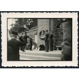 Hősi emlékmű koszorúzása, Balatonalmádi, fiúk levente (cserkész ?) egyenruhában, 2. világháború, Balaton, helytörténet, Horthy-korszak, 1944, 1940-es évek, Eredeti fotó, hátulján jelzett papírkép.   