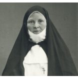 Balogh műterem, Szombathely, Domonkos rendi apáca kitűzővel, rózsafüzér, vallás, egyház, helytörténet, Horthy-korszak, 1930-as évek, Eredeti fotó, hátulján jelzett papírkép.   méret megközelítőleg (centiméterben): 8.5 x 13.5 Használt! Eredeti nagyítá