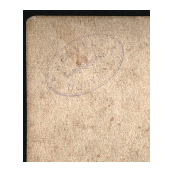 Neuvell fényképész, Hőgyész, elegáns férfi cigarettával, Horthy-korszak, helytörténet, 1932, 1930-as évek, Eredeti feliratozott fotó, hátulján bélyegzővel jelzett papírkép. 