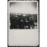 Magyar katonák egyenruhában, Dodge Weapon katonai terepjáróval, fegyver, gépkocsi, jármű, közlekedés, kommunizmus, 1950-es évek, Eredeti fotó, papírkép. 