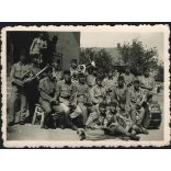 Katonazenekar, 8. Honvéd Gyalogezred,  magyar katonák egyenruhában, hangszer, zene, művészet, 2. világháború, Horthy-korszak, 1940-es évek, Eredeti fotó, papírkép.  