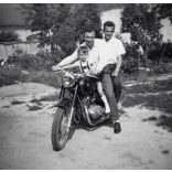 Elegáns fiúk Pannonia motorkerékpáron, jármű, közlekedés, szocializmus, 1960-as évek, Eredeti fotó, papírkép.  
