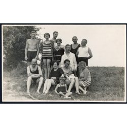   Úri társaság fürdőruhában, sport, strand, kirándulás, cigaretta, szivar,  Horthy-korszak, 1930-as évek, Eredeti fotó, papírkép.  