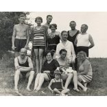 Úri társaság fürdőruhában, sport, strand, kirándulás, cigaretta, szivar,  Horthy-korszak, 1930-as évek, Eredeti fotó, papírkép.  