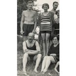 Úri társaság fürdőruhában, sport, strand, kirándulás, cigaretta, szivar,  Horthy-korszak, 1930-as évek, Eredeti fotó, papírkép.  