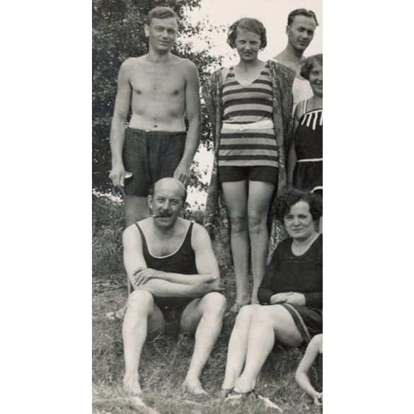 Úri társaság fürdőruhában, sport, strand, kirándulás, cigaretta, szivar,  Horthy-korszak, 1930-as évek, Eredeti fotó, papírkép.  