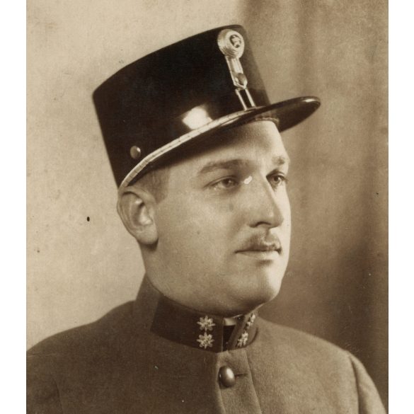 Magyar férfi pénzügyőr egyenruhában, Nagykanizsa, helytörténet, Horthy-korszak, 1935, 1930-as évek, Eredeti fotó, hátulján feliratozott papírkép.  