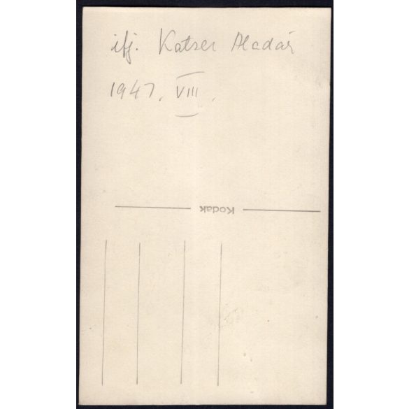 ifj. Katzer Aladár vöröskeresztes magyar egyenruhában, katona, 1947, 1940-es évek, Eredeti fotó, hátulján feliratozott papírkép.