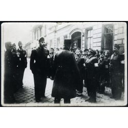   Rendőrök (katonák) leventékkel, légoltalmi kiképzés (?), egyenruha, karszalag, 2. világháború, Horthy-korszak, 1941, 1940-es évek, Eredeti fotó, hátulján feliratozott papírkép.   