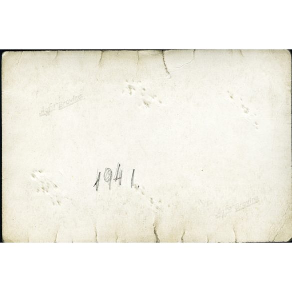 Rendőrök (katonák) leventékkel, légoltalmi kiképzés (?), egyenruha, karszalag, 2. világháború, Horthy-korszak, 1941, 1940-es évek, Eredeti fotó, hátulján feliratozott papírkép.   