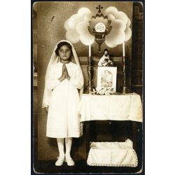   Hideg János műterme, Tolna, elsőáldozó lány, vallás, egyház, ünnep, különös háttér, helytörténet, Horthy-korszak, 1930-as évek, Eredeti fotó, hátulján pecséttel jelzett papírkép, ritka műterem.  