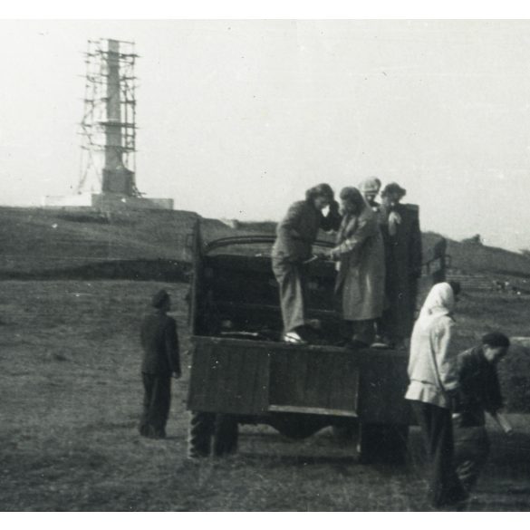 Épül a csata emlékműve, Pákozd, teherautó, helytörténet, kommunizmus, 1950-es évek, Eredeti fotó, papírkép.   