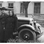 Keresztelő, elegáns család egy MINERVA személygépkocsi mellett, jármű, közlekedés, autó, ünnep,  Horthy-korszak, 1930-as évek, Eredeti fotó, papírkép. 