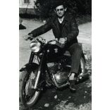 Férfi Pannonia motorkerékpáron, napszemüveg, jármű, közlekedés, szocializmus, 1950-es évek, Eredeti fotó, papírkép.  